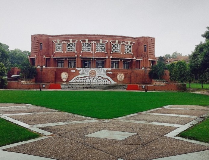 IIM Lucknow Launches Empower: Leadership Programme for Women Professionals to Shape Future-Ready Leaders